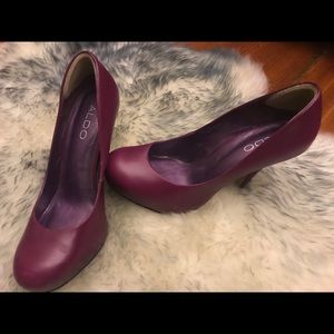 Aldo size 37 leather pumps in plum